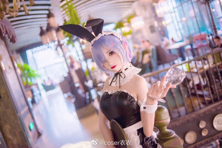 Coser衣衣在《Re:Zero》中 COS 蕾姆，变身美丽迷人的女仆-ACGAI艺图