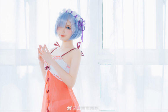 山南南南南的“睡衣版”蕾姆cosplay，将可爱迷人的角色带到眼前-ACGAI艺图