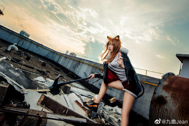 coser@九曲Jean在《明日方舟》化身狐狸版的“推进之王”维娜-ACGAI艺图