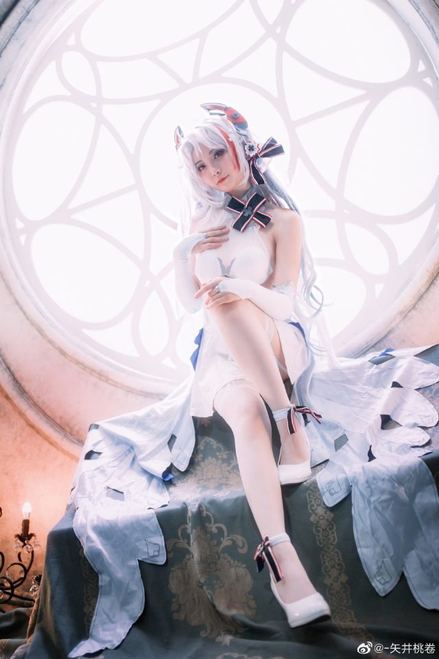 《碧蓝航线》cosplay：coser矢井桃卷优雅美丽的“花嫁版”欧根亲王-ACGAI艺图