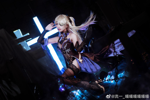 女coser@流一_喵喵喵喵喵喵化身《原神Impact》 中的“罪孽公主”菲谢尔-ACGAI艺图