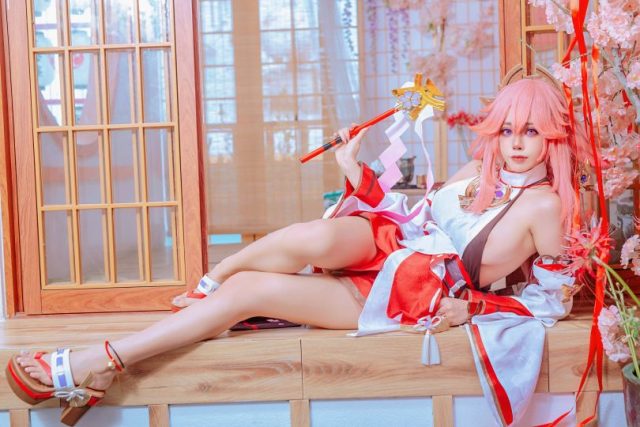 Byoru cos作品 | 越南裔女coser@Byoru在《原神》cos八重神子-ACGAI艺图